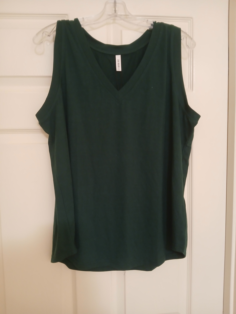 Sleeveless V‑Neck Tank Top in Hunter Green